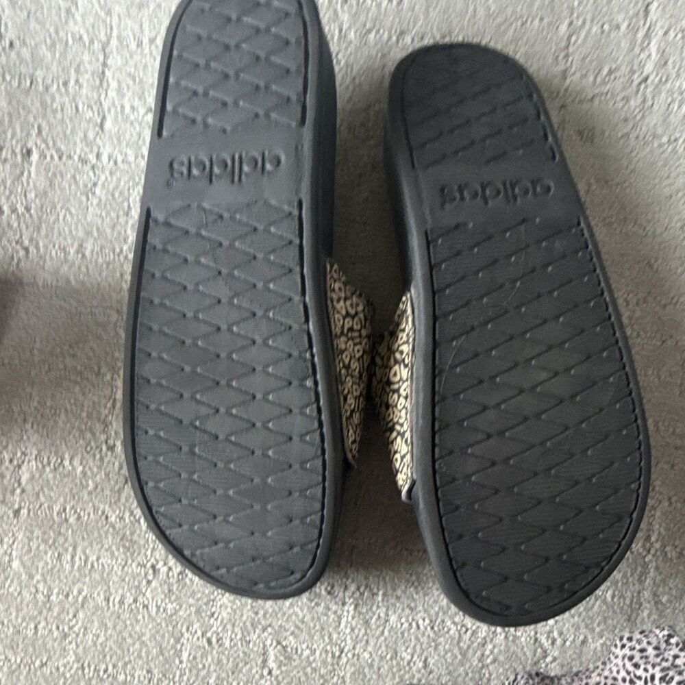 adidas Adilette Slide Sandals Black/Beige Animal Print Logo US 10 EU 43 - Picture 2 of 3